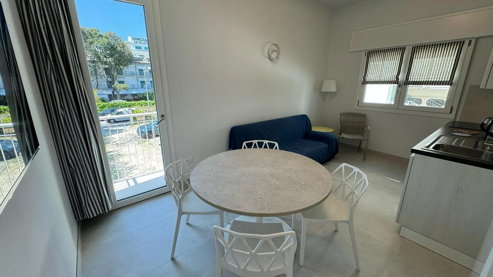 App4Rent Villa Zanetti - Appartamenti Con Spiaggia Privata Frontemare Lido di Jesolo 0*,  Italien